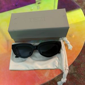 Dezi “On Read” Sunglasses